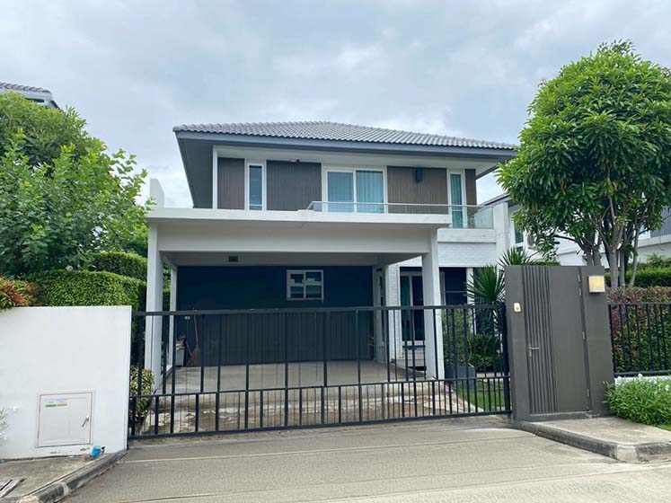 House with Shared Pool in Bangnatrad